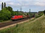 Die 1116 004 mit einem Gterzug am 09.06.2012 unterwegs bei Biatorbgy.