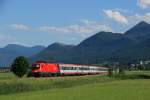 BB 1116 132 zieht einen Korridor IC von Salzburg kommend durch den deutschen Korridor bei Bernau am 16.06.12