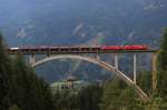 2 BB Tauri ziehen am 30.08.12 einen Schttgutwagen Ganzzug ber die 408 Meter lange Falkeinstein Brcke bei Oberfalkenstein an der Tauern Sdrampe.