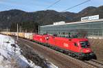 1116 194 + 1016 017 ziehen am 2.03.2013 einen Gterzug bei Krieglach durchs Mrztal.