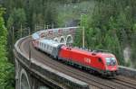 1116 123 mit D13017 (Moskau - Nizza) auf dem Viadukt ber die Kalte Rinne am 24.05.2013.