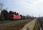 1116 191 mit einem Gterzug am 28.03.2013 bei Langenisarhofen.