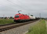 Die 1116 050 mit einem Gterzug am 22.06.2012 unterwegs bei Ostermnchen.