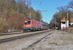 1116 081 ist mit EC 85 nach Bologna Centrale unterwegs.Bild entstand in Aßling Obb.am 6.2.2014