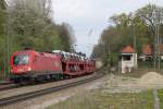 1116 198 fuhr am 14.4.14 mit einem Autozug durch Aßling.