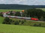 Eine 1116 127 mit einem Nachtzug nach Moskau am 17.08.2014 unterwegs bei Pöndorf.