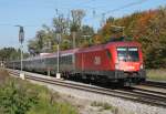 BB 1116 092 mit EC 113 (Siegen–Klagenfurt Hbf) am 14.10.2011 in Aling (Oberbay)