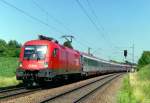 BB 1116 014 mit EC 25 (Dortmund Hbf–Budapest-Keleti pu) am 04.07.2006 in Deuerling, aufgenommen vom Bahnsteigende