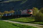 1116 174 ist hier mit einen Containerzug unterwegs zu sehen am 15.04.15 bei Thüngersheim.