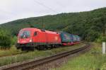 1116 275 mit LKW-Walter KLV-Zug in Fahrtrichtung Süden.