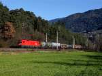 Die 1116 032 mit einem Güterzug am 17.11.2012 unterwegs bei Terfens.