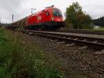 1116 142-9 mit Güterzug entlang der Westbahn bei Redl-Zipf; 151015