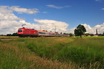 Eine 1116 der ÖBB vor einem Personenzug am 12.06.2016 bei Übersee am Chiemsee.