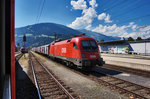 1116 179-3 steht mit einer Radlzug-Garnitur, am 28.8.2016, im Bahnhof Lienz.