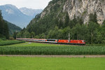 Sommerferien 2016 im Zillertal: Auf der Hinfahrt nach Jenbach liess ich mir die Gelegenheit nicht nehmen, den EC 163 (Zürich HB - Graz) bei Roppen abzulichten (21.07.2016)