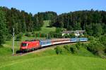 Am Semmelhof bei Freudenthal konnte am Vormittag des 06. Juni 2015 die 1116.111 mit dem R 1541  F.A. Gerstner  von Praha hl.n. nach Linz HBF aufgenommen werden. Bei dieser schönen Fotostelle hoffe ich auf baldige  Motivpflege  durch ÖBB Infra...