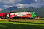 Seitenansicht der 1116-159  150 Jahre Brennerbahn  der ÖBB bei Übersee am Chiemsee in Bayern am 12.07.17