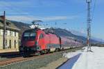 1116 220 der ÖBB mit RJ 586 (Wien Flughafen - Klagenfurt) bei der Durchfahrt durch den Bahnhof Rothenthurn (Strecke Spittal-Villach).