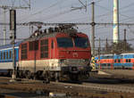 350 002-2 mit einem Railjet-Zug einfahrend in Kolin. 01.11.2019 12:20 Uhr.