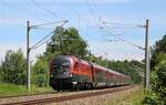 Nahe Grafing an der KBS 950/951 ein Railjet mit 1116-230 auf dem Weg nach München an 27.06.2021