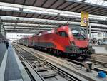 ÖBB railjet 1116 230-4 mit dem RJX 65 nach Budapest-Keleti, am 30.07.2021 in München Hbf.