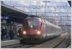 1116 217  Spirit of Switzerland  erreicht mit dem RJ169 den Bahnhof Sargans.