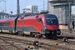 1116 207 bei der Einfahrt in den Mnchner Hauptbahnhof am am Nachmittag des 8.03.2011.