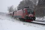 Eine Railjet - Garnitur aus Richtung Budapest kommend hier bei der Durchfahrt wieder in Assling (Oberbay) am 24.01.11