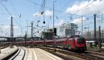 RJ 67 (Mnchen Hbf-Budapest-Keleti pu) mit Schubloks 1116 211-2 und 217-9 im Start Bf 4.6.11