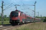 1116 221 am 08.06.13 auf groer Hochwasserrundfahrt durch Sdbayern bei Mnchen-Feldmoching