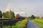 Die 1116 214 der ÖBB vor einem Railjet mit Regenbogen im letzten Abendlicht am 15.08.14 bei Übersee am Chiemsee.