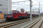 Am 14.9.15 wartet 1116 244 mit ihrem RJ auf die Freigabe der Strecke nach Freilassing durch die Bundespolizei in Salzburg Hbf.