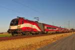 Die 1116 249-4 mit der Ski-WM Railjet-Garnitur der ÖBB am 23.12.15 bei Übersee am Chiemsee in Richtung München.