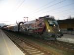 1116 250-0 bei der Ausfahrt aus dem Bahnhof Stockerau am 12.03.2008 kurz vor Einbruch der Dunkelheit.