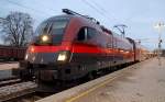 1116 200 am 16.12.2007 vor einem Regionalzug nach Payerbach - Reichenau im Bahnhof Stockerau.