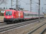 In voller Fahrt erwischt: Die 1116 075  EM-Schweiz   mit dem IC 644  Wiener Tafel  in Marchtrenk am 26.03.2008.