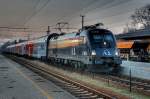 1116 280  A 1  vor R 2253 von Znaim nach Payerbach-Reichenau im Bahnhof Stockerau am 29.12.2008.