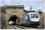 1116.038 (Siemens Pickerllok) mit dem R2333 beim Busserltunnel bei Gumpoldskirchen; 27.2.2010.