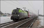 1116 141 mit R 2339 (Floridsdorf - Wiener Neustadt), aufgenommen in Sollenau - 25.01.2013