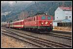 1141 028 mit R4208 in Leoben Hinterberg am 4.03.2002.