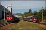 Alt vs. Neu: Eigentlich habe ich ja gehofft, dass 1141 024 auf dem Geleis bei der Station Handelskai durchfhrt, wo 4024 auf dem Foto durchfhrt. Naja, es war nicht so, daher habe ich mir eine kleine Fotomontage erlaubt. Zwischen den beiden Bildern liegen ca. 2 Minuten, aber so liefert die altwertige 1141 024 mit ihrem Sdz R 16603 einen schnen Kontrast zum neumodernen 4024 102, der gerade als S 45 von Htteldorf kommend, sein Ziel Wien Handelskai in wenigen Sekunden erreichen wird.
