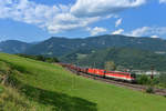 1142 609 + 1116 172 mit einem Güterzug am 26.08.2017 bei Eichberg.