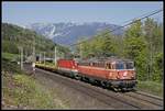 1142 575 + 1144 008 mit Güterzug bei Payerbach am 19.04.2018.