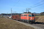 Zufallsfoto am 06.03.2019, 09.13 Uhr, auf der Westbahn zwischen Weng und Köstendorf beim Weiler Hilgertsheim: 1142 682 mit einem Güterzug in Richtung Linz!! Da schlägt das