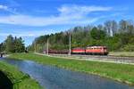 1142 682 + 1142 668 mit einem Güterzug am 24.04.2019 bei Wartberg an der Krems.