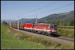 1142 620 + 1144 261 mit Güterzug bei Niklasdorf am 13.09.2019.