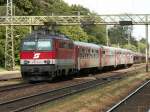 1142 639-2 samt City Shuttle Garnitur am 7.7.2007 Richtung St.Plten bei der Durchfahrt in Rekawinkel