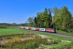 1142 598 mit einem Regio am 19.04.2018 bei Dorf an der Pram.