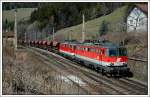 1142 643 an der Spitze dieses Kohlenleerzuges bei der Ausfahrt aus Breitenstein am Semmering (30.3.2008)