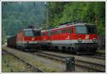 1142 669 und eine weitere 1142 am 25.5.2008 bei der Durchfahrt in Semmering auf dem Weg nach Gloggnitz, wo sie fr Vorspann- bzw.